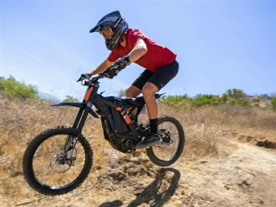 Posso usare una batteria da 72 V su un motore da 60 V?